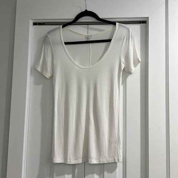 Babaton Classic Scoopneck Tshirt - Picture 1 of 2